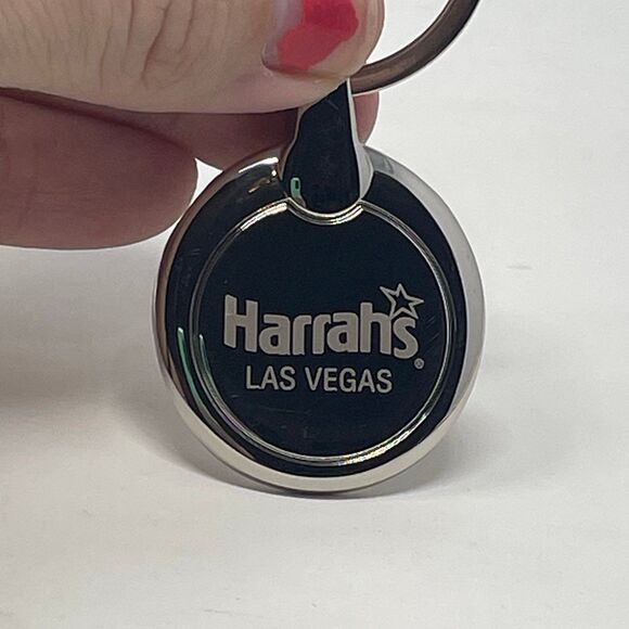 Other - Vtg‎ Harrah's Las Vegas Silvertone Keychain & Box